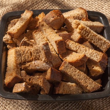 Sivas'tan arka plan üzerinde siyah ware çorba için kraker