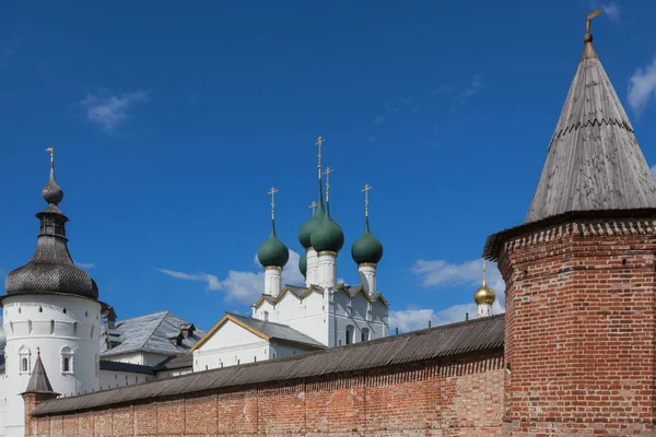 Ancient Wall Corner Towers Made Red Brick Background Church Domes — Stock Photo, Image