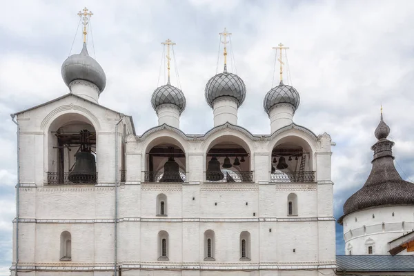 Belfry do Kremlin de Rostov, região de Yaroslavl, Rússia — Fotografia de Stock