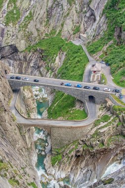Devils Köprüsü'nün tepelerinden manzara, Andermatt, İsviçre