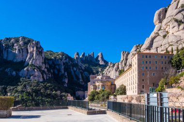 Montserrat Manastırı Barselona, Katalonya 'da dağda.