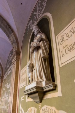 Montserrat Manastırı Barselona, Katalonya 'da dağda.