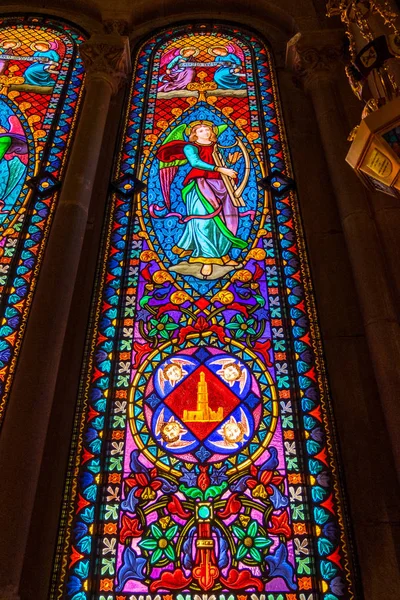Βιτρό Παράθυρο Μοναστήρι Montserrat Στο Βουνό Στη Βαρκελώνη Καταλονία — Φωτογραφία Αρχείου