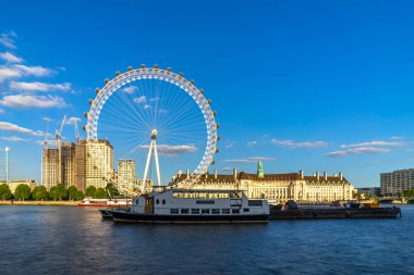 London Eye ve River Thames Londra, İngiltere 'de.