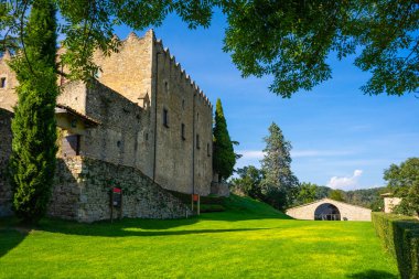 Ripoll, Katalonya 'daki Montesquiu Kalesi, İspanya.