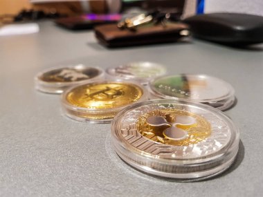 Bitcoin, dalgalanma, Ethereum, Litecoin. Dijital Cryptocurrency sikke