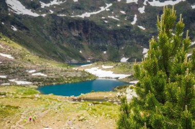 Pireneler 'deki Tristaina yüksek dağ gölleri, Andorra.