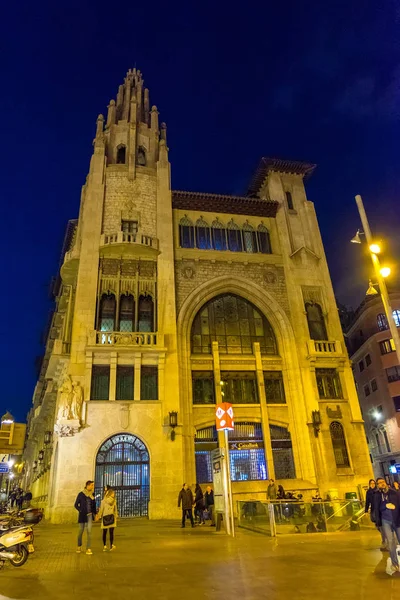 スペイン カタルーニャ州バルセロナの夜のVia Laietana通りの眺め — ストック写真