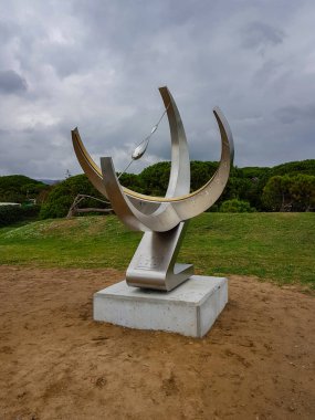 Modern güneş saati Castelldefels, Catalonia, İspanya