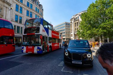Londra, İngiltere 'deki Ludgate Hill Caddesi.
