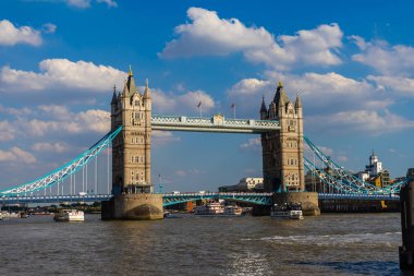 Londra 'daki kule köprüsü.