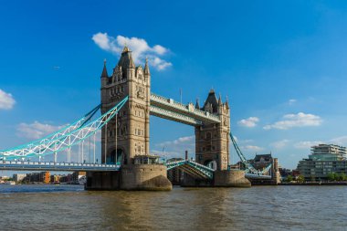 Londra 'daki kule köprüsü.