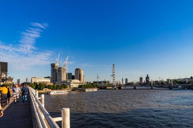 İngiltere 'deki Waterloo Köprüsü' nden Londra silueti