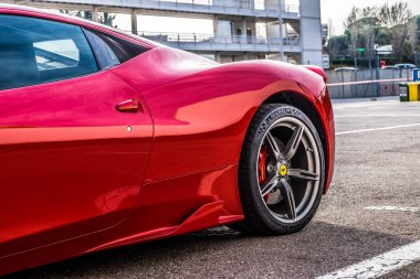 Şubat 2017: Ferrari 458 supercar devre de Barcelona Park.-