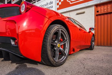 Şubat 2017: Ferrari 458 supercar devre de Barcelona Park.-
