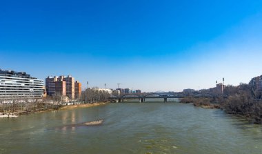 Puente de Piedra Köprüsü Zaragoza, İspanya.