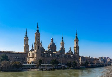 İspanya, Zaragoza 'daki Basilica de Nuestra Senora del Pilar Katedrali.