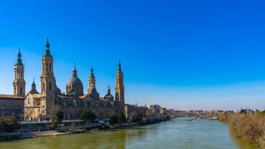 İspanya, Zaragoza 'daki Basilica de Nuestra Senora del Pilar Katedrali.