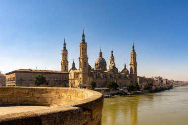 İspanya, Zaragoza 'daki Basilica de Nuestra Senora del Pilar Katedrali.