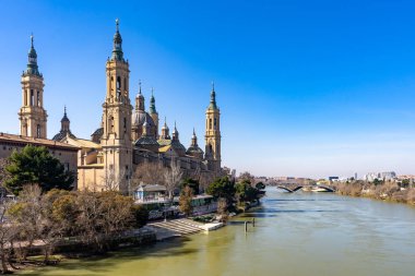 İspanya, Zaragoza 'daki Basilica de Nuestra Senora del Pilar Katedrali.