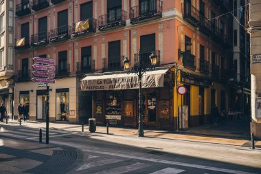 İspanya, Zaragoza 'daki eski sokak merkezi..