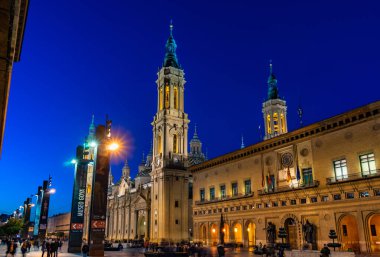 İspanya, Zaragoza 'daki Basilica de Nuestra Senora del Pilar Katedrali.