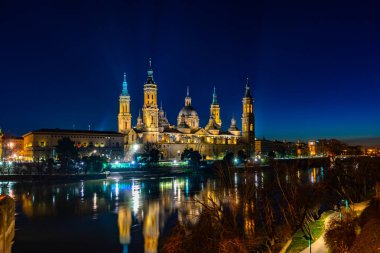 İspanya, Zaragoza 'daki Basilica de Nuestra Senora del Pilar Katedrali.