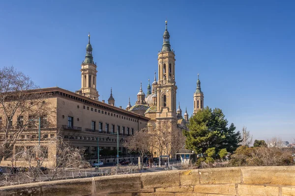 Basiliek van Nuestra Senora del Pilar kathedraal in Zaragoza, Spanje. — Stockfoto