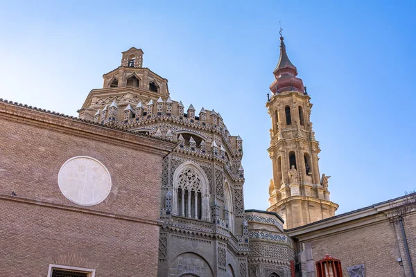 Catedral de Salvador de Zaragoza en Zaragoza, España . — Foto de Stock