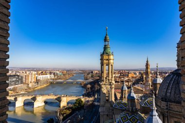 İspanya, Zaragoza 'daki Basilica de Nuestra Senora del Pilar Katedrali.