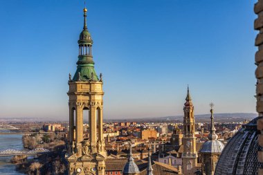 İspanya, Zaragoza 'daki Basilica de Nuestra Senora del Pilar Katedrali.