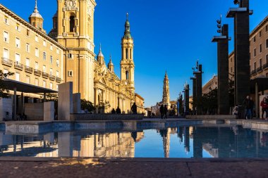 İspanya, Zaragoza 'daki Basilica de Nuestra Senora del Pilar Katedrali.