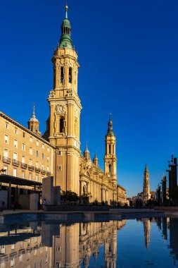 İspanya, Zaragoza 'daki Basilica de Nuestra Senora del Pilar Katedrali.