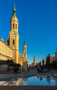 İspanya, Zaragoza 'daki Basilica de Nuestra Senora del Pilar Katedrali.
