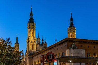 İspanya, Zaragoza 'daki Basilica de Nuestra Senora del Pilar Katedrali.