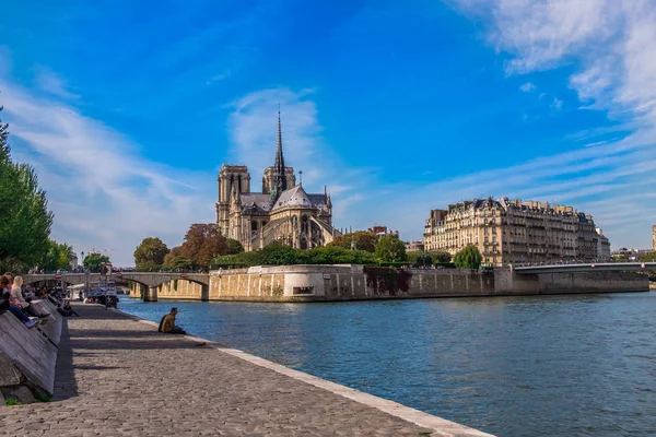 Notre dame catedral em Paris, França — Fotografia de Stock