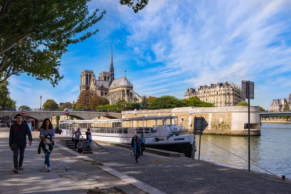 Paris, Fransa 'daki Notre dame Katedrali — Stok fotoğraf