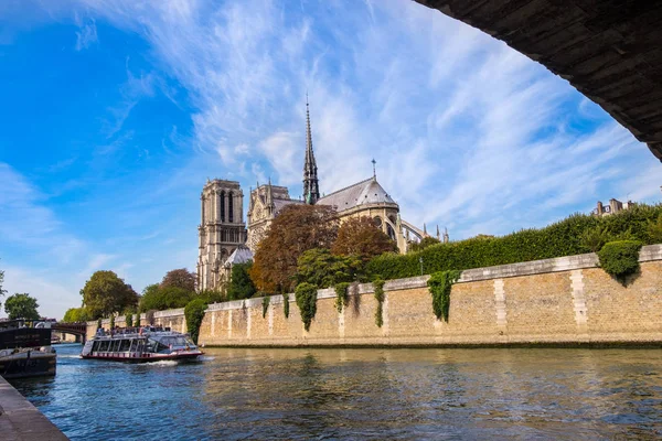 Paris, Fransa 'daki Notre dame Katedrali — Stok fotoğraf