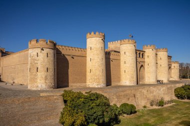 Palacio Aljaferia, İspanya 'nın Zaragoza kentindeki ortaçağ İslam sarayı.