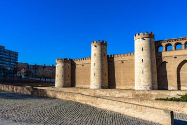 Palacio Aljaferia, İspanya 'nın Zaragoza kentindeki ortaçağ İslam sarayı.