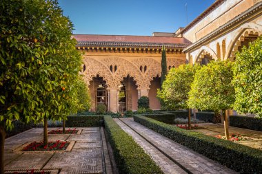 Palacio Aljaferia, İspanya 'nın Zaragoza kentindeki ortaçağ İslam sarayı.