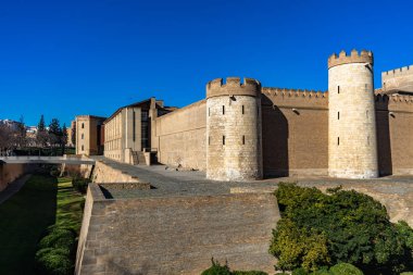 Palacio Aljaferia, İspanya 'nın Zaragoza kentindeki ortaçağ İslam sarayı.