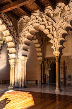 Palacio Aljaferia, İspanya 'nın Zaragoza kentindeki ortaçağ İslam sarayı.