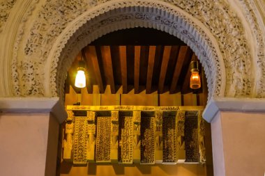 Palacio Aljaferia, İspanya 'nın Zaragoza kentindeki ortaçağ İslam sarayı.