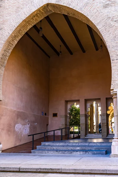 Palacio Aljaferia, fortified medieval Islamic palace in Zaragoza, Spain — Stock Photo, Image