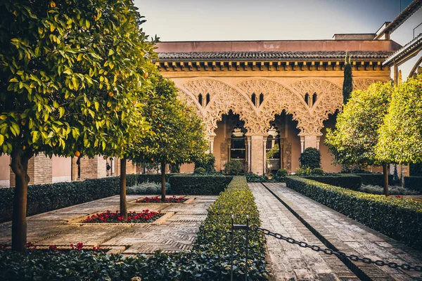 Palacio Aljaferia, palacio islámico medieval fortificado en Zaragoza, España — Foto de Stock