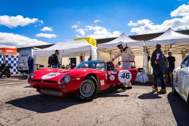 Montjuic ruhu Barcelona devre araba gösterisi Bizzarrini 5300 Gt