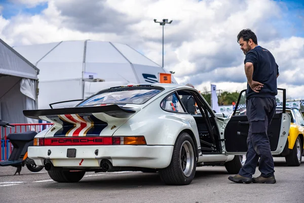 Porsche 911 v montjuické lihovině barcelonský automobilový show — Stock fotografie