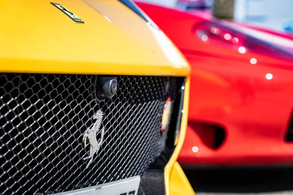 Ferrari v montjuických lihovinách barcelonský automobilový show — Stock fotografie