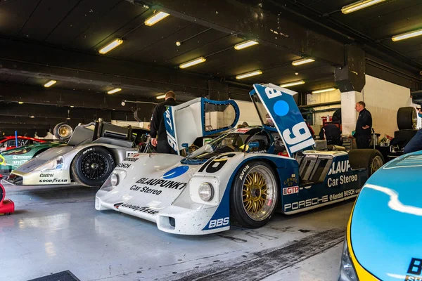 Clásico grupo de carreras de resistencia C Porsche 962 en espíritu montjuic Salón de coches del circuito de Barcelona — Foto de Stock